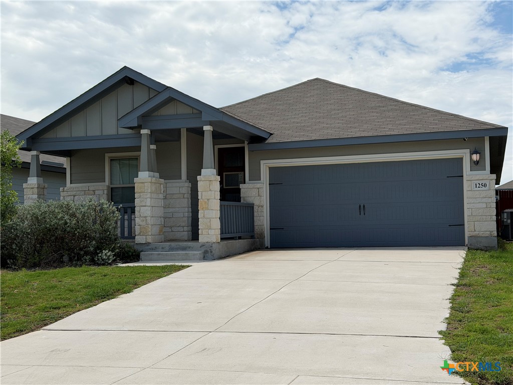 1250 Lennea Property Photo 2