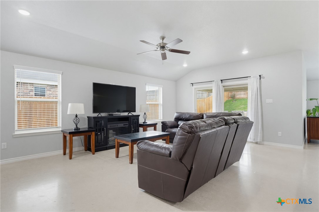 1645 Dryden Avenue Property Photo 3