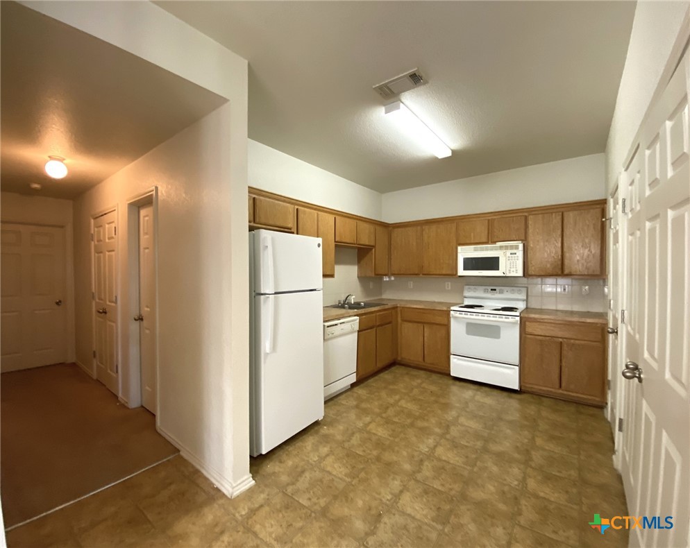 2910 Ashley Drive 2912 Property Photo 4