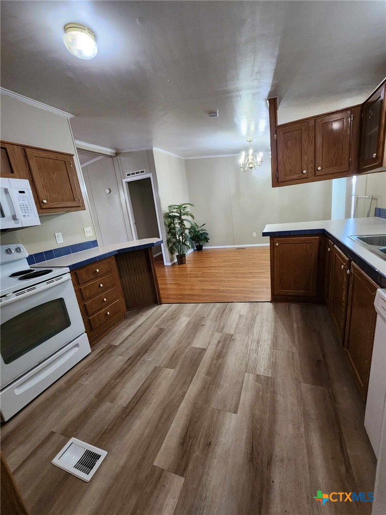 922 Ashwood Drive Property Photo 13