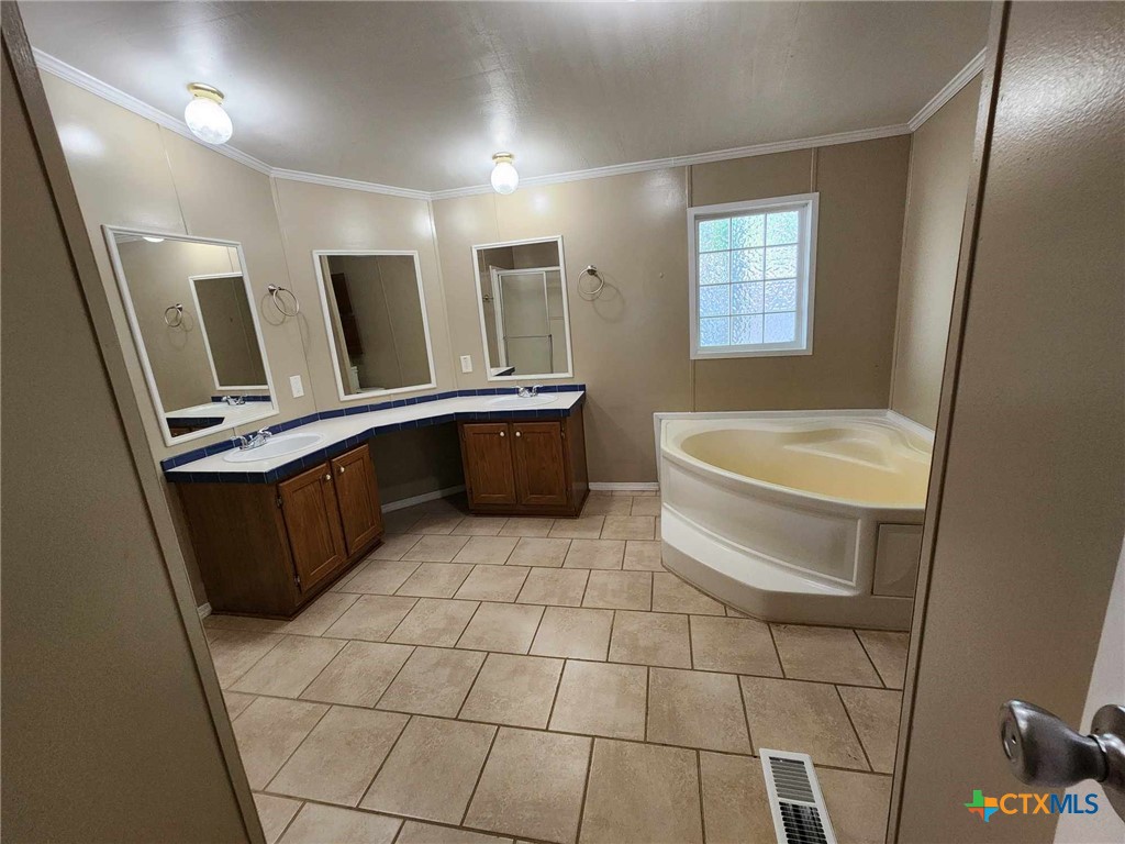 922 Ashwood Drive Property Photo 21