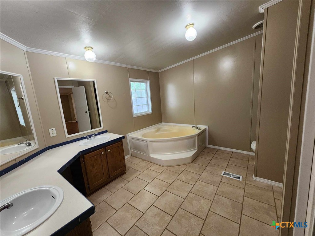 922 Ashwood Drive Property Photo 22
