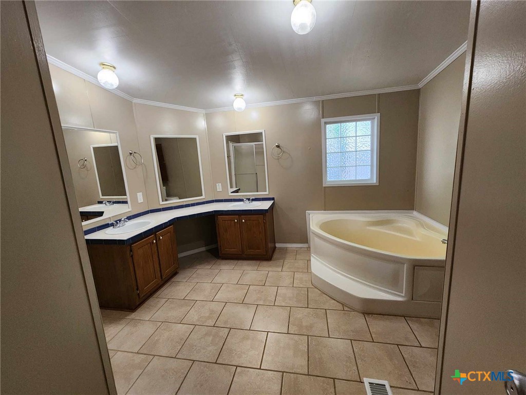 922 Ashwood Drive Property Photo 23
