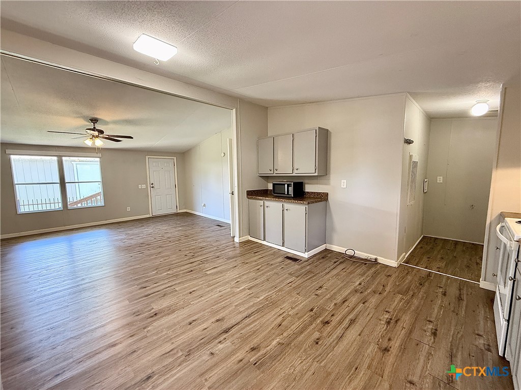 319 E Zipp Road Property Photo 3