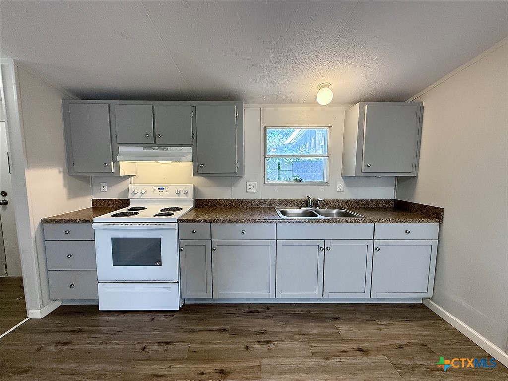 319 E Zipp Road Property Photo 5