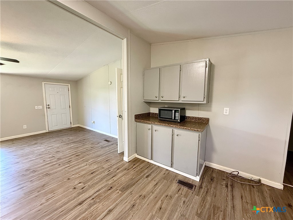 319 E Zipp Road Property Photo 6