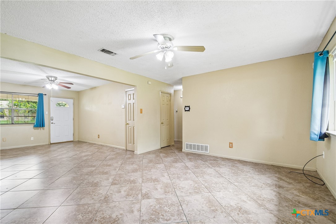 912 Edwards Street Property Photo 7