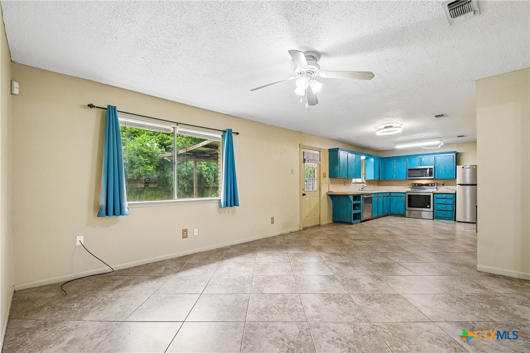 912 Edwards Street Property Photo 10