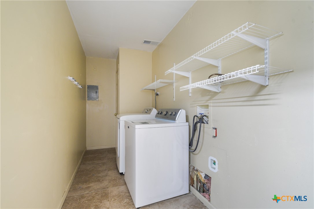 912 Edwards Street Property Photo 16