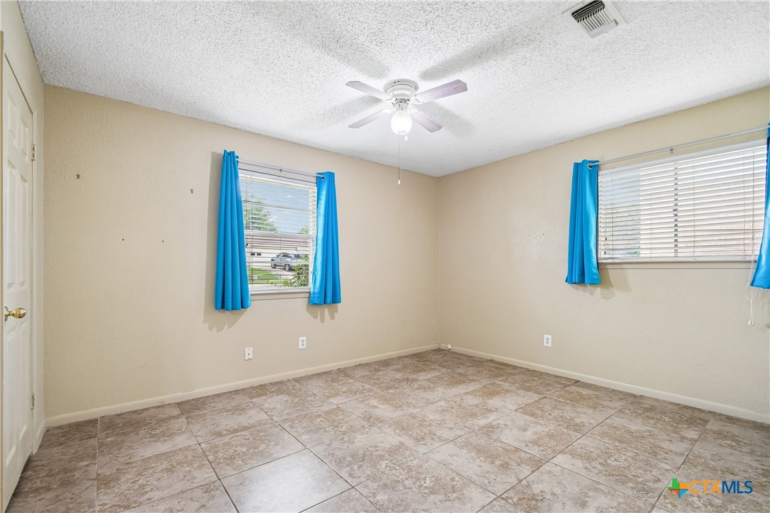 912 Edwards Street Property Photo 23