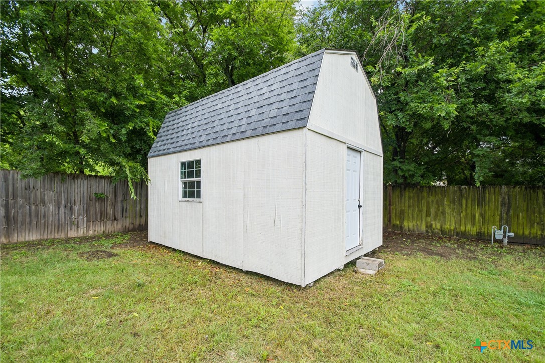912 Edwards Street Property Photo 28