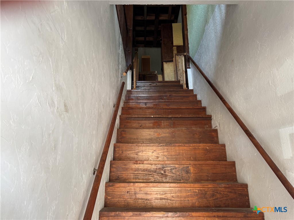 110 E Central Avenue Property Photo 7