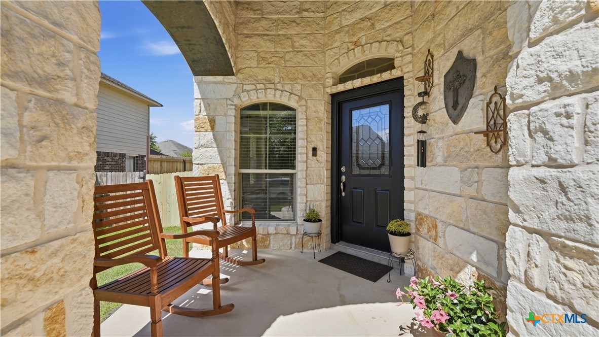2122 Dragon Trail Property Photo 4