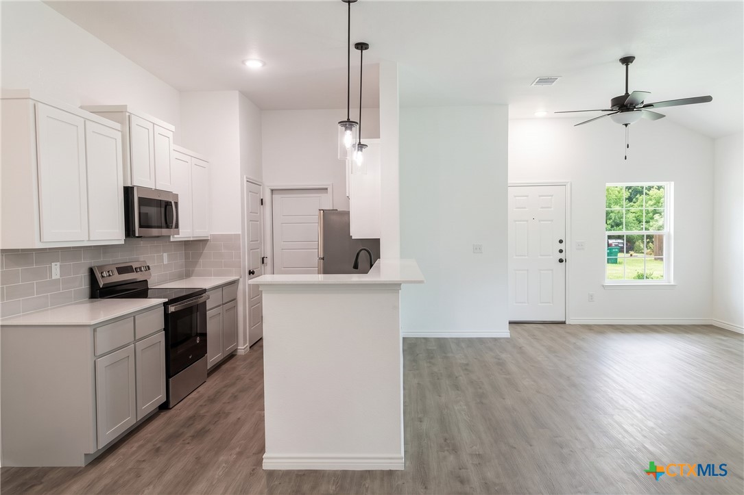 921 Ashwood Drive A Property Photo 3