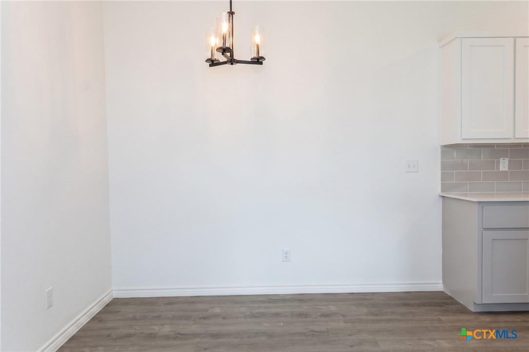 921 Ashwood Drive A Property Photo 6
