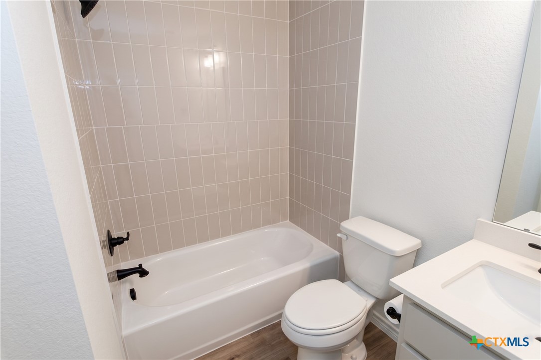 921 Ashwood Drive A Property Photo 7