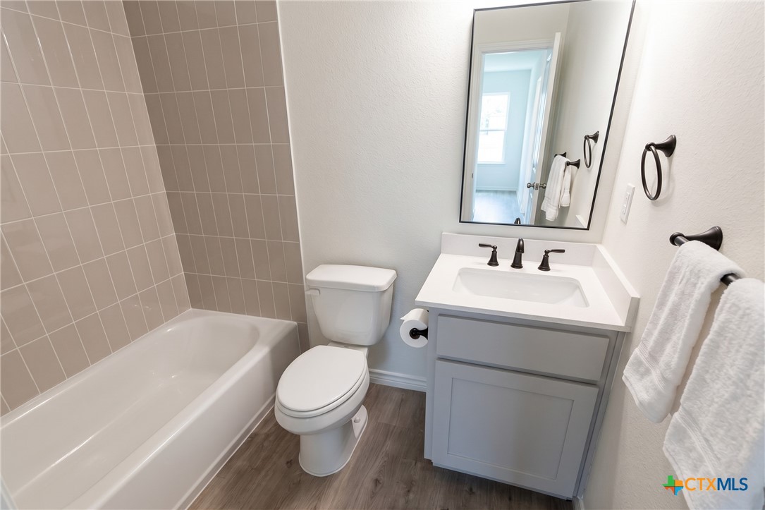 921 Ashwood Drive A Property Photo 8