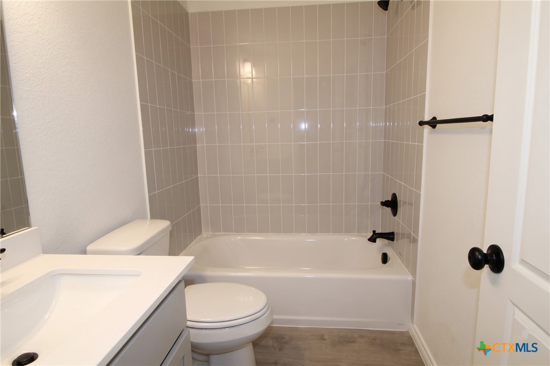 921 Ashwood Drive A Property Photo 9