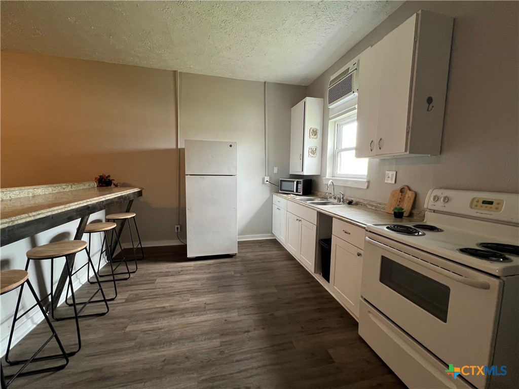 103 5th Street B Property Photo 3