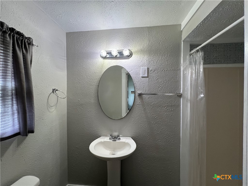 103 5th Street B Property Photo 5