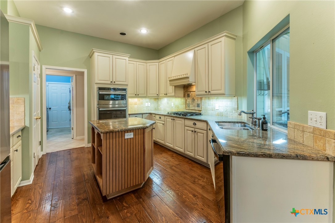 11021 Granbury Cove Property Photo 6