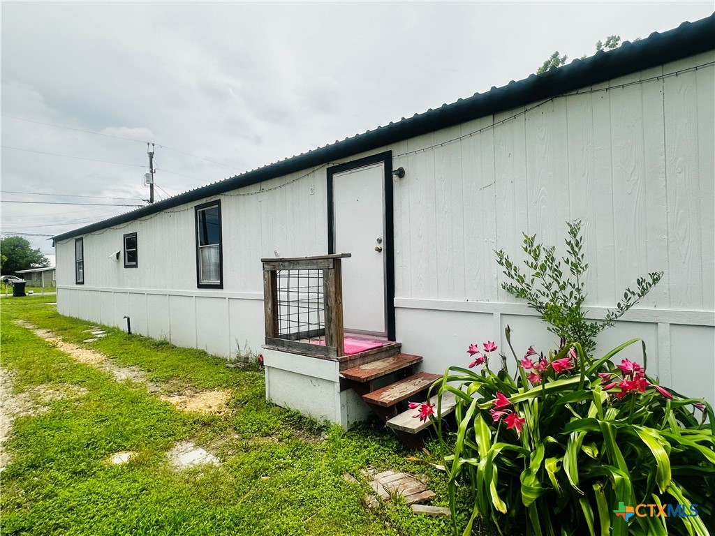 217 E Schulz Street Property Photo 1
