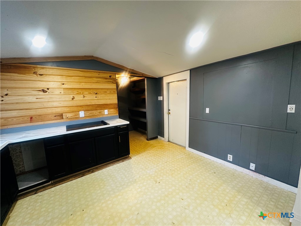 217 E Schulz Street Property Photo 6
