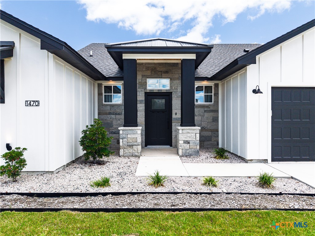 1470 Walker Place Boulevard Property Photo 3