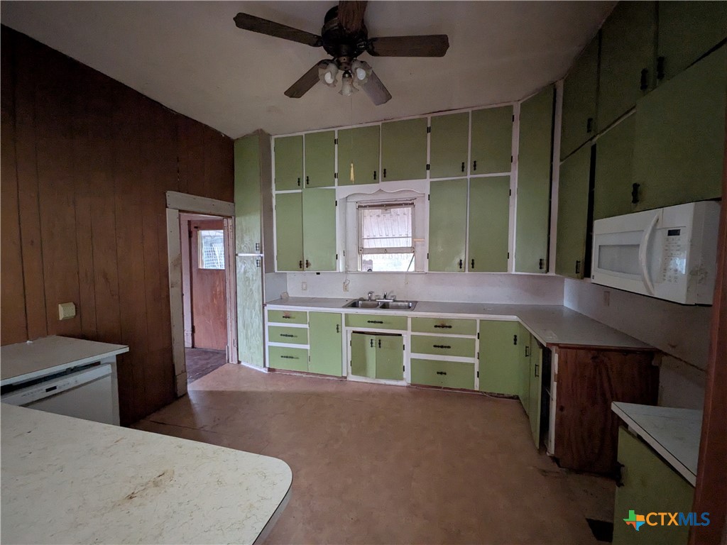602 Andrews Street Property Photo 9
