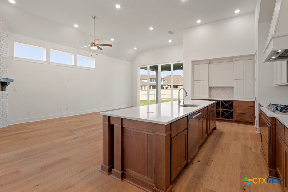 112 Las Posas Drive Property Photo 3