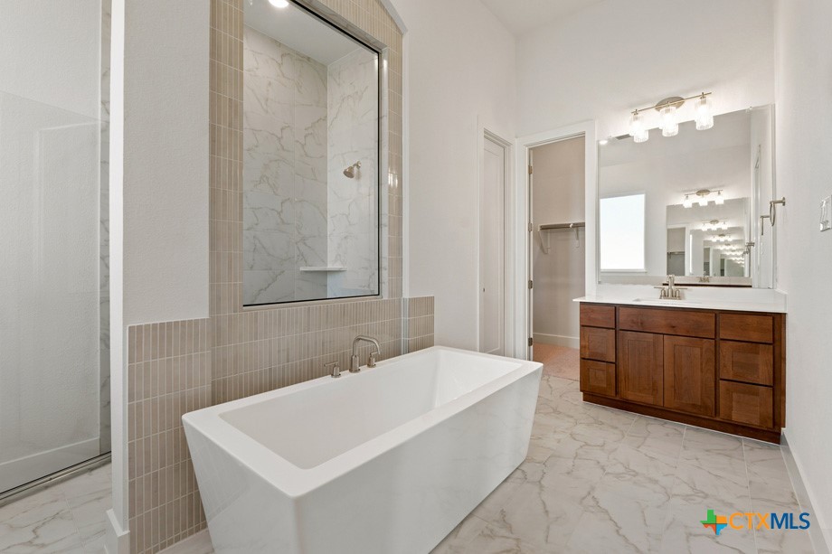 112 Las Posas Drive Property Photo 10