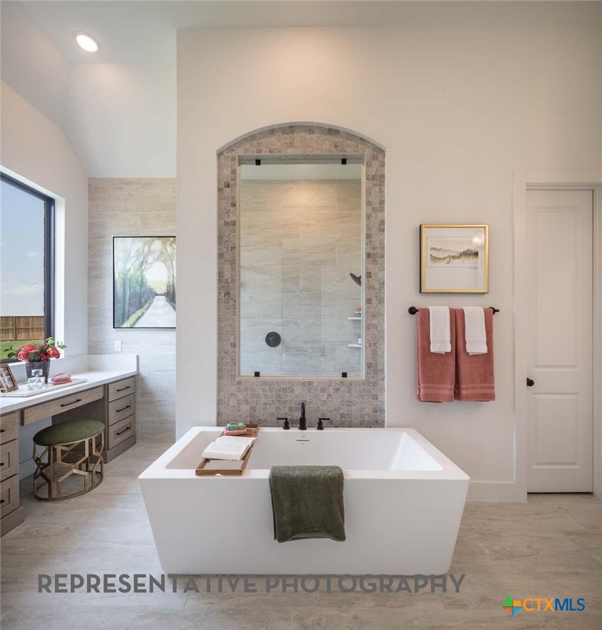112 Las Posas Drive Property Photo 13