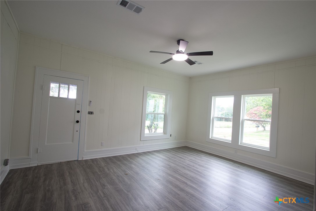 106 N Pear Street Property Photo 2