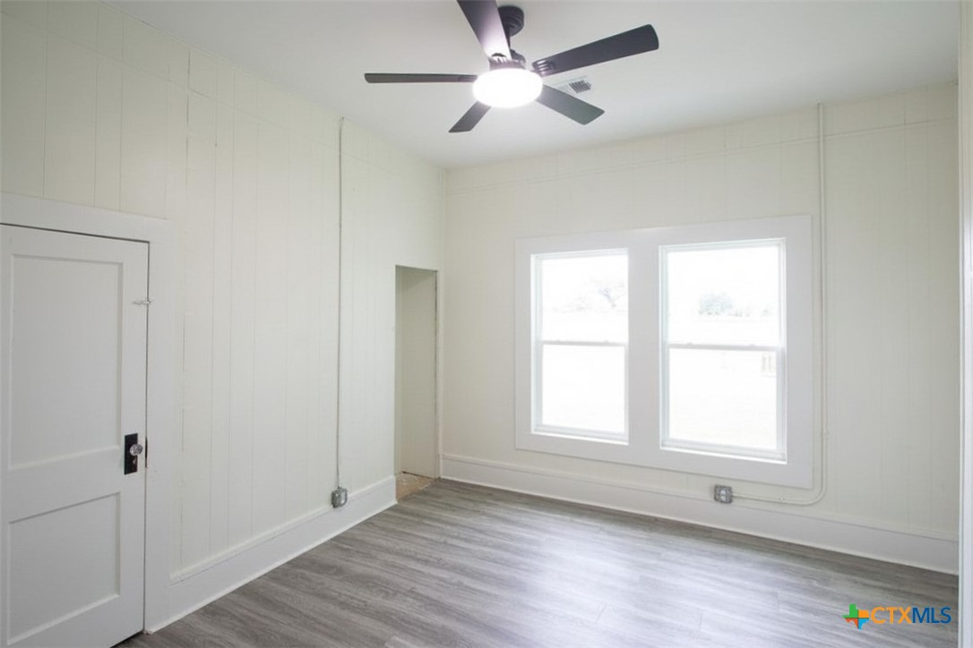 106 N Pear Street Property Photo 4