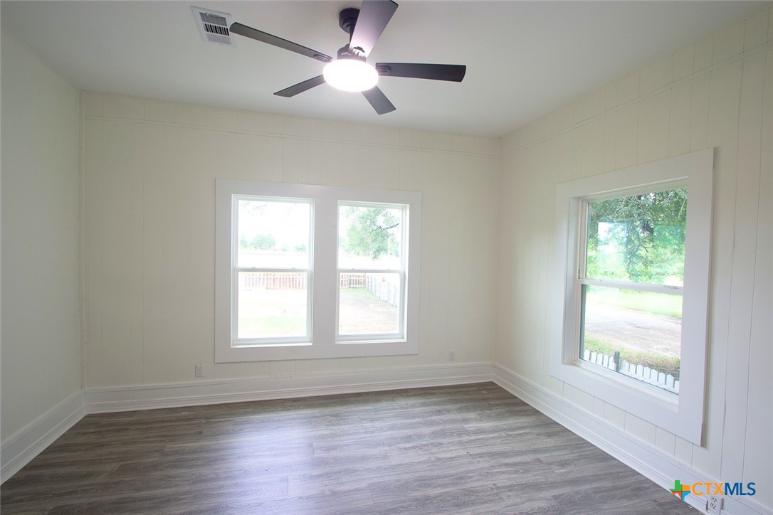 106 N Pear Street Property Photo 6