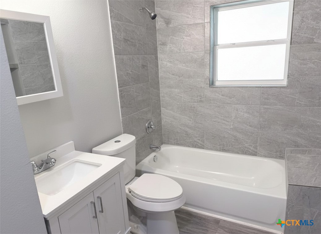 106 N Pear Street Property Photo 7