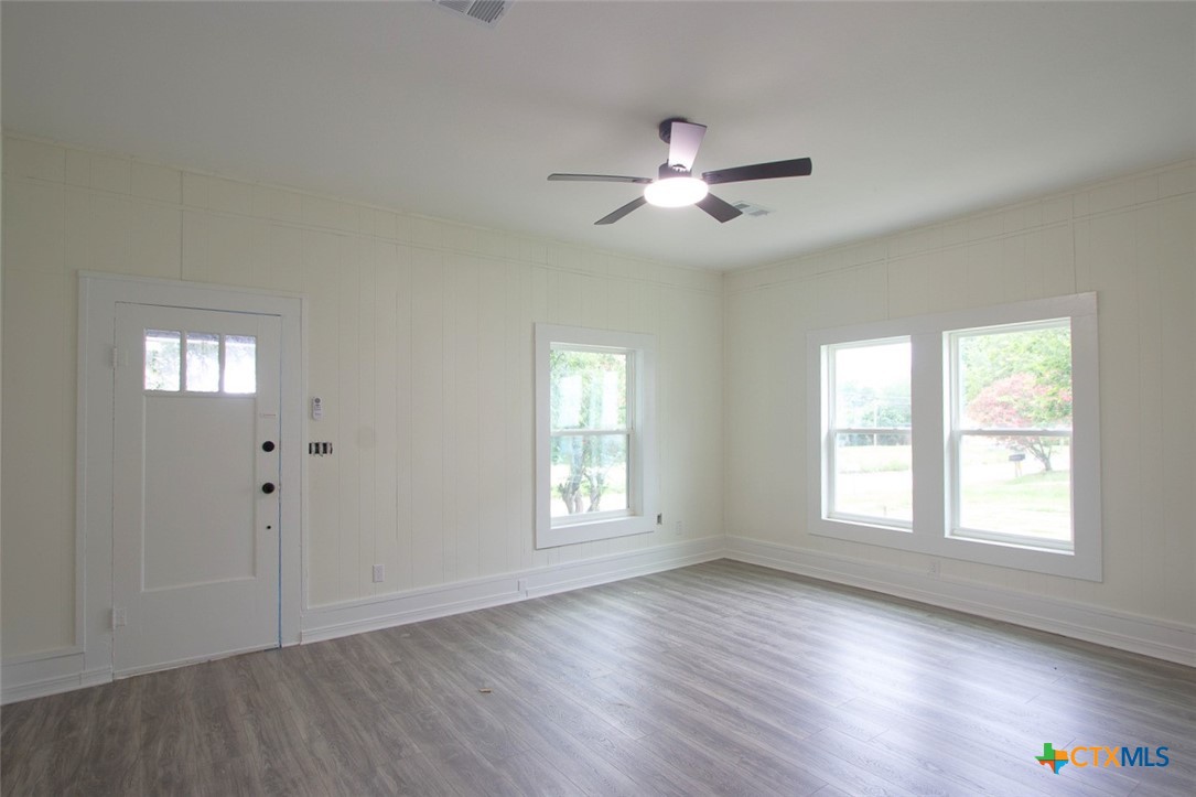 106 N Pear Street Property Photo 8