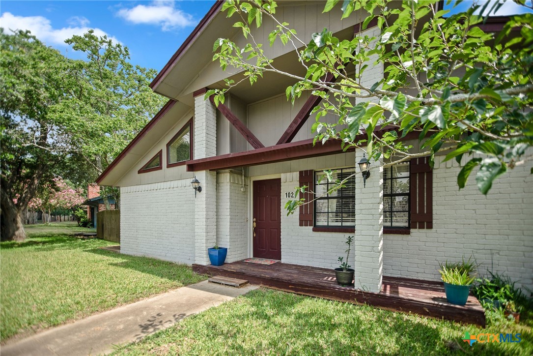 102 Sagemont Avenue Property Photo 3