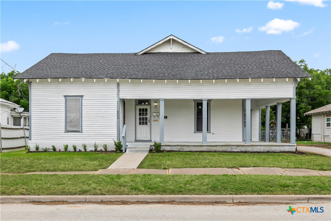 605 E Elm Street Property Photo 1