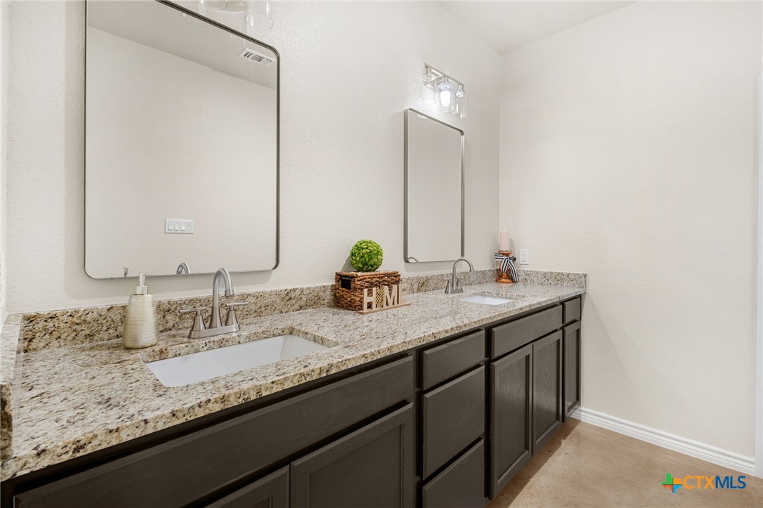 410 W Avenue C Property Photo 18