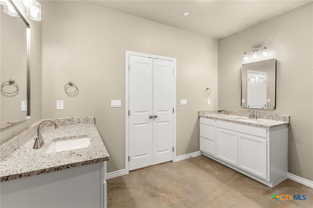 408 W Avenue C Property Photo 18