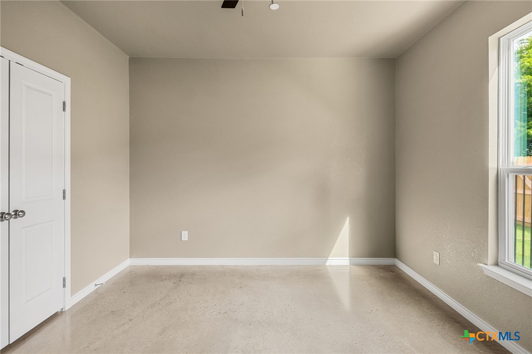 408 W Avenue C Property Photo 22