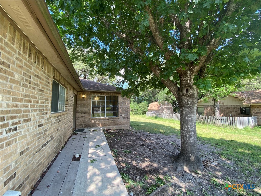 570 Beverly Lane Property Photo 1