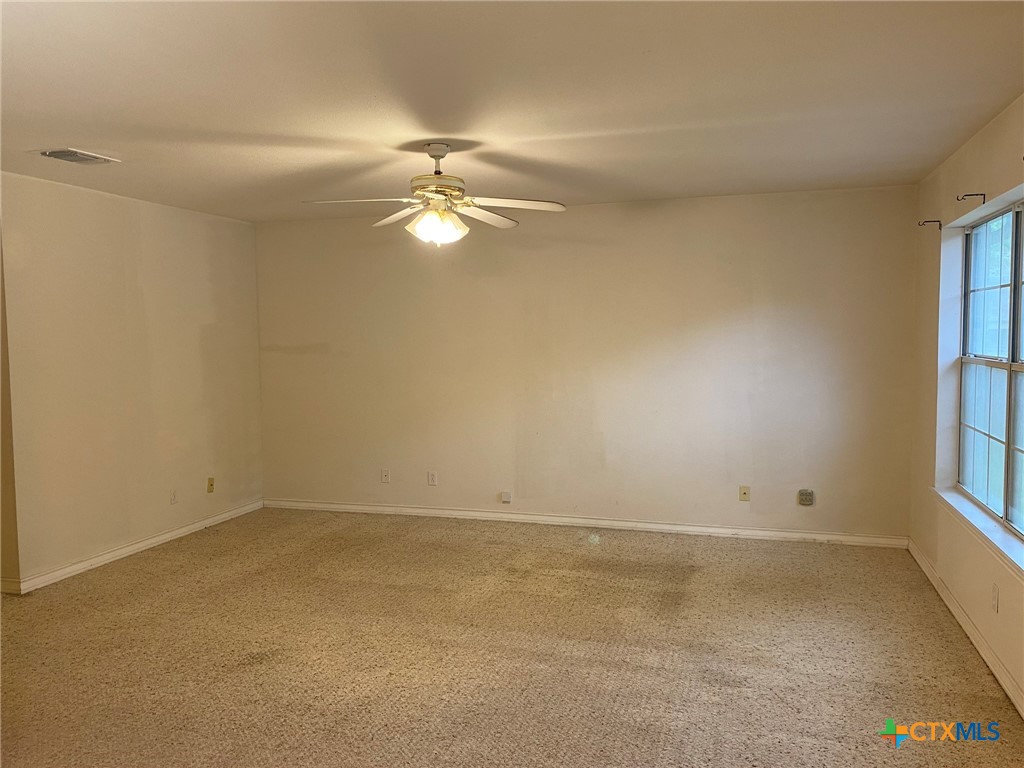 570 Beverly Lane Property Photo 8