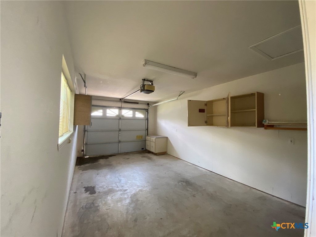 570 Beverly Lane Property Photo 10