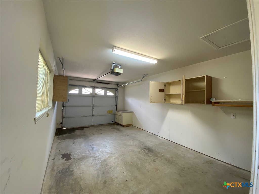 570 Beverly Lane Property Photo 11