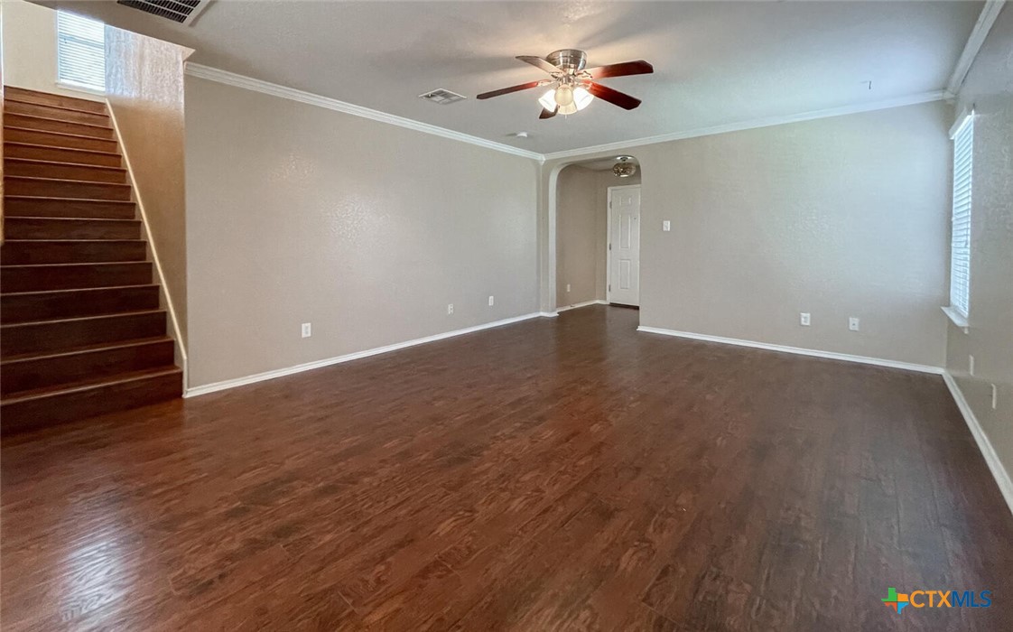 2237 Stoneleigh Drive Property Photo 3