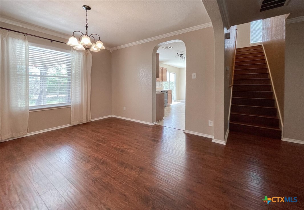 2237 Stoneleigh Drive Property Photo 4