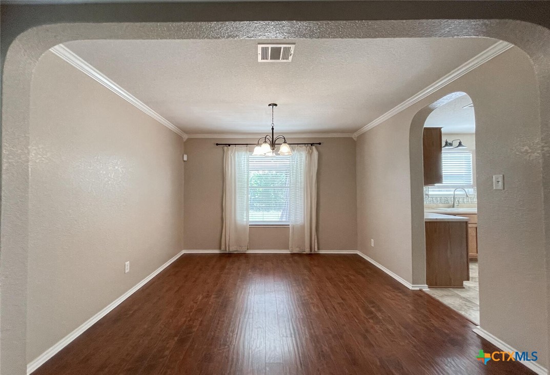 2237 Stoneleigh Drive Property Photo 6