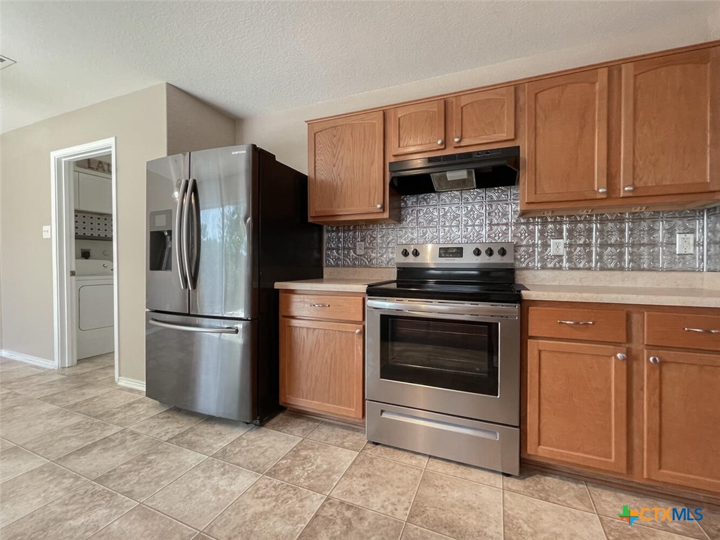 2237 Stoneleigh Drive Property Photo 8